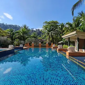 4* Semesteranläggning (resort) Baan Khaolak