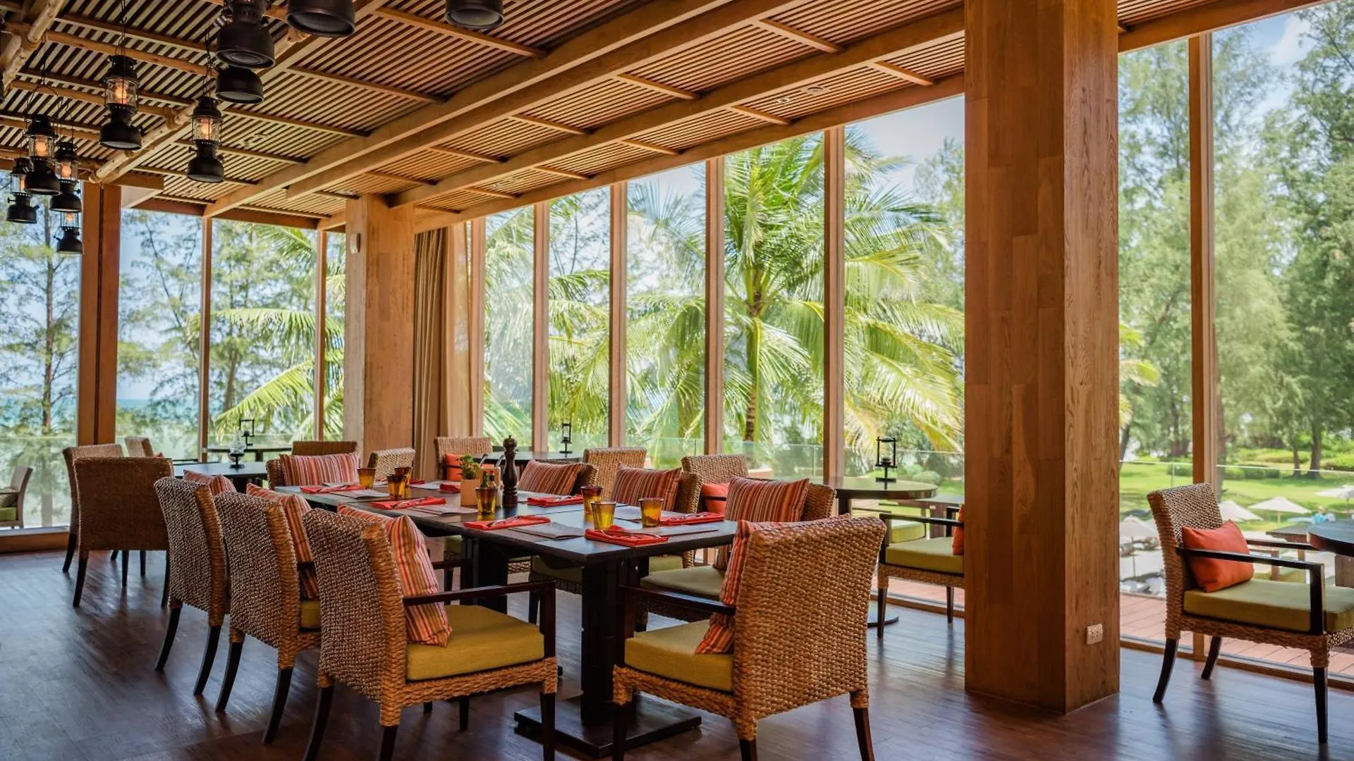 Renaissance Phuket Resort&Spa - SHA Plus Resort