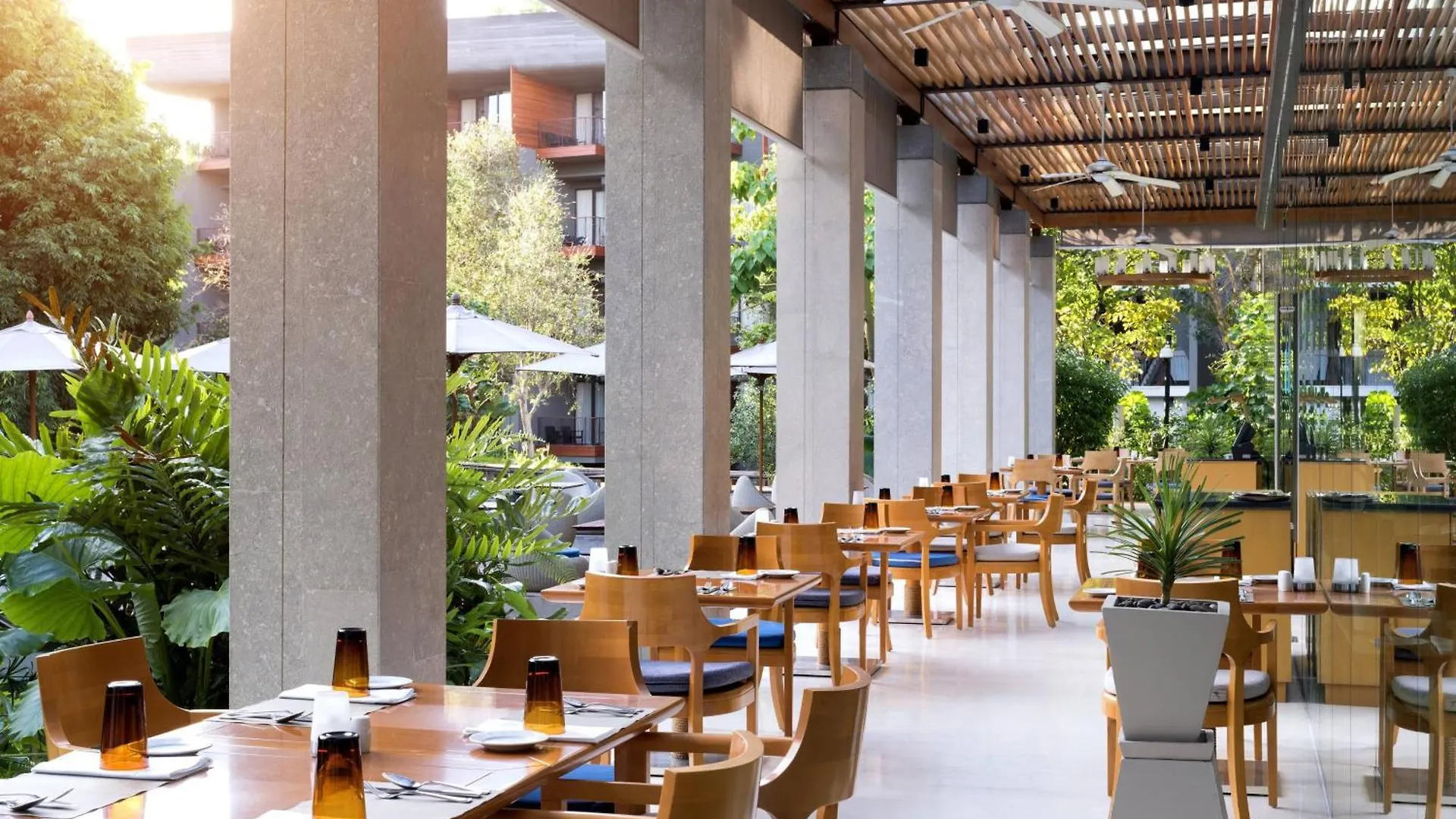 Renaissance Phuket Resort&Spa - SHA Plus Resort
