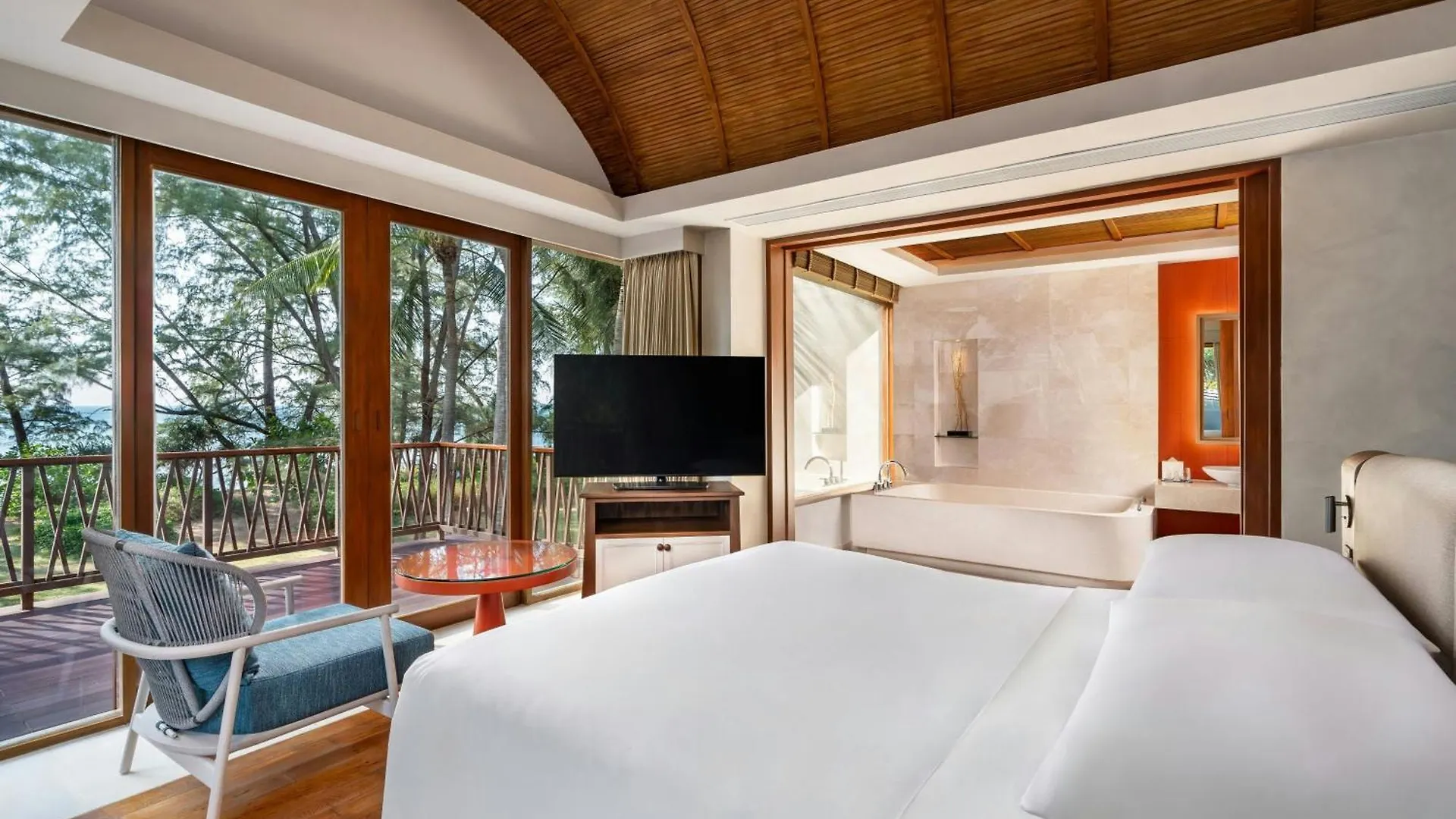 Renaissance Phuket Resort&Spa - SHA Plus